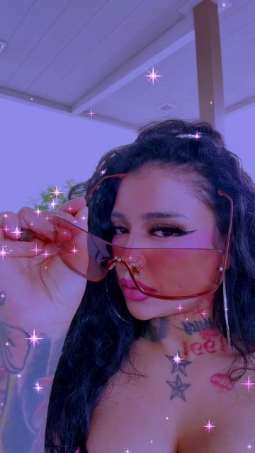 @pinkybaddazz