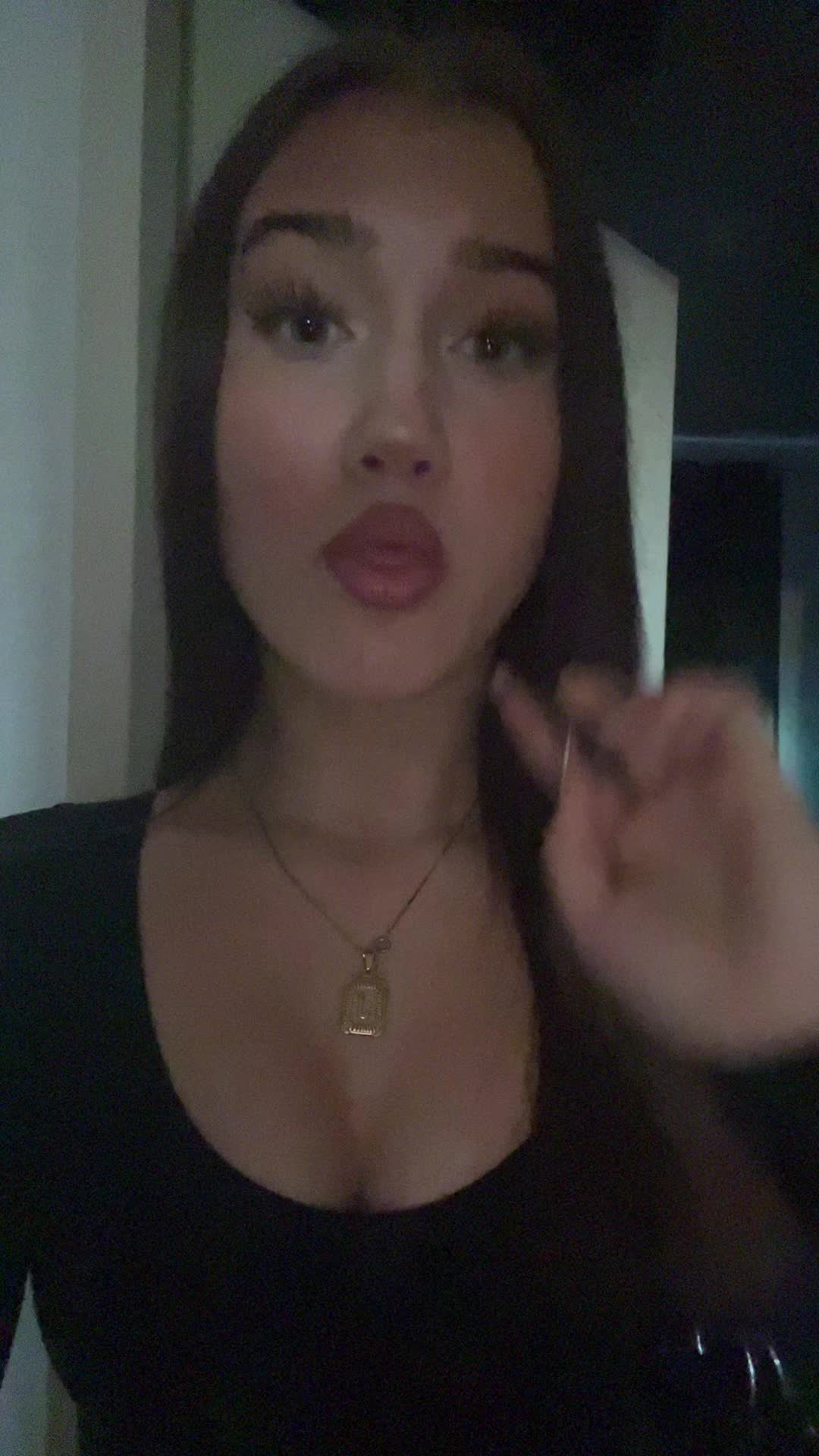 @𝒄𝒉𝒂𝒓𝒍𝒐𝒕𝒕𝒆💘