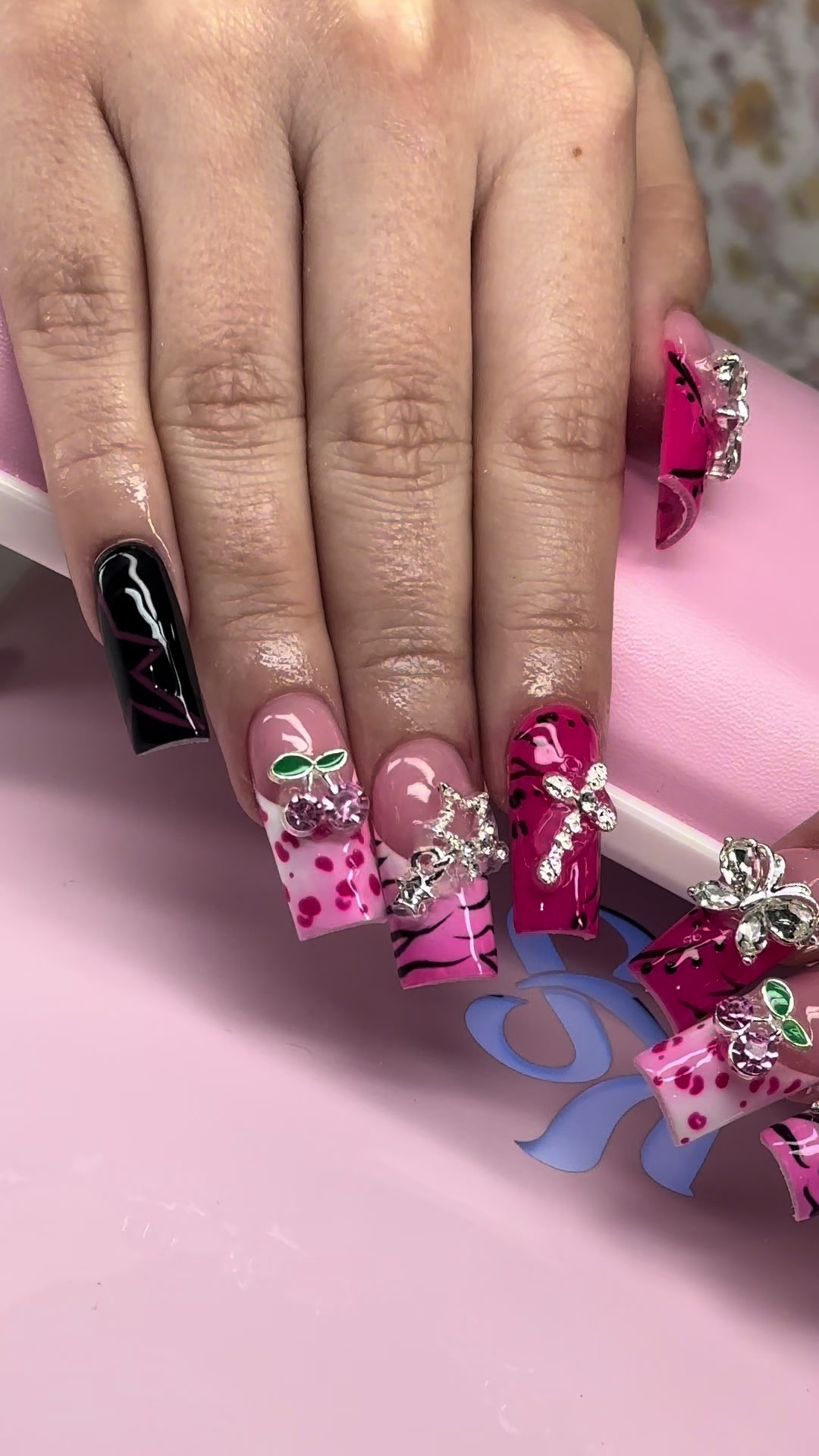 @TheNailR00m