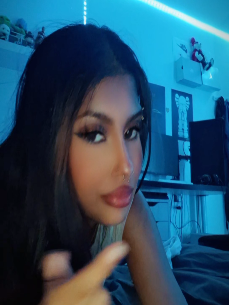 @⃟