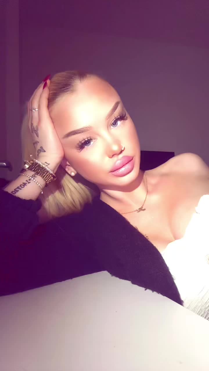 @𝓙𝓪𝓷𝓪𝓶𝓪𝓻𝓲𝓮🥥