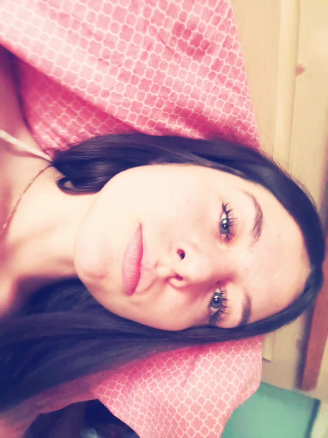 @•