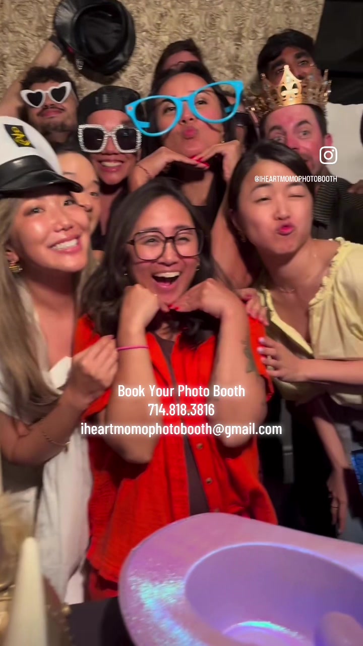 @iHeartMomoPhotoBooth