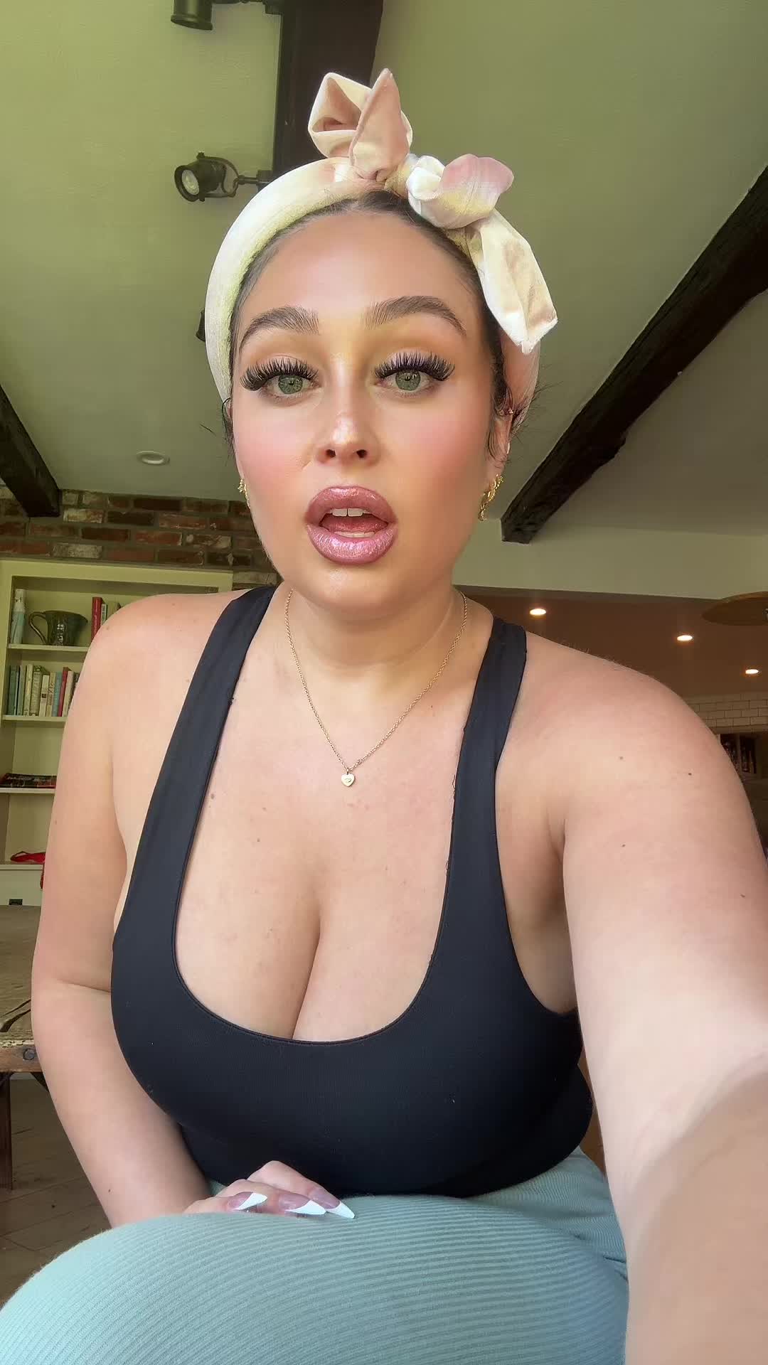 @helenamuoio_