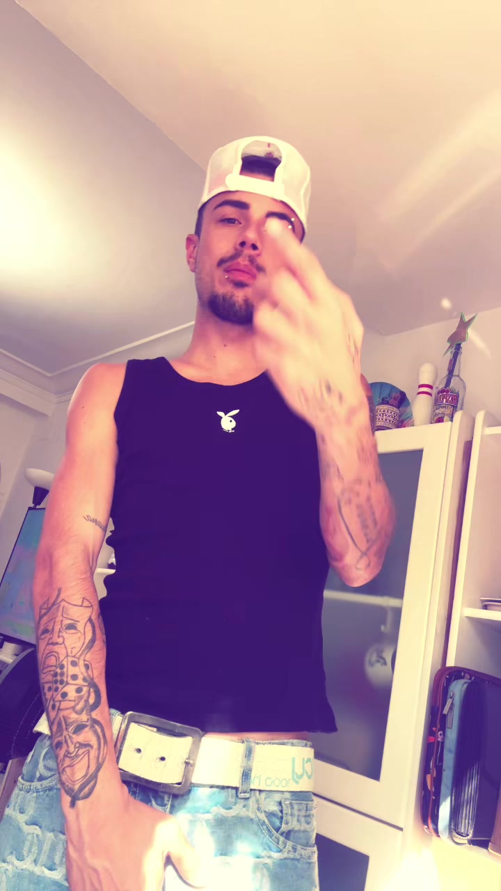 @By.aaron_