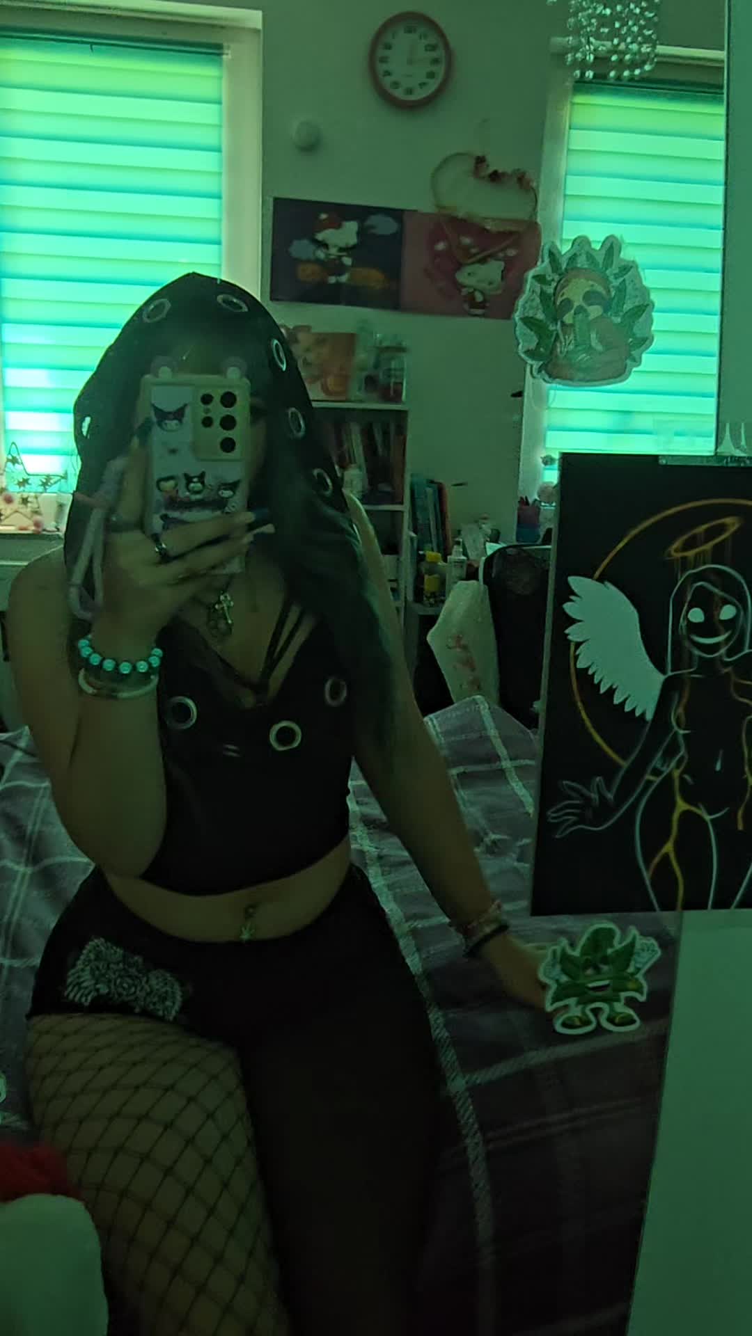 @𝑟𝑜𝑠𝑒𝑒 🦇