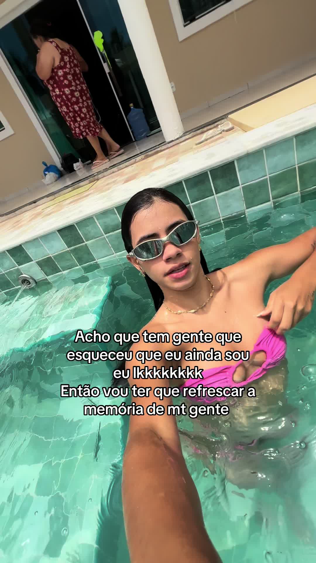 @MONIQUE