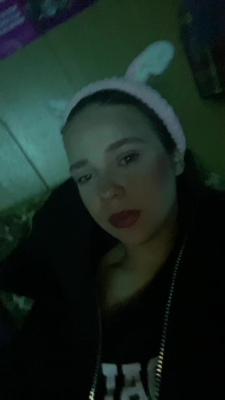@larissabaddie1