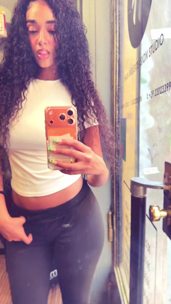 @badgalivy_