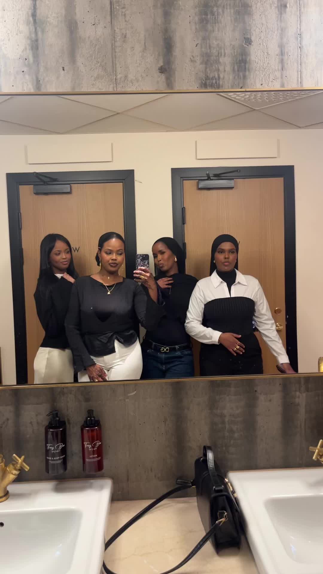 @Amiira🌸