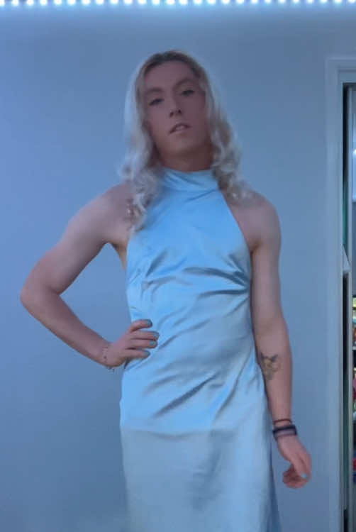 @Foxy_femboy
