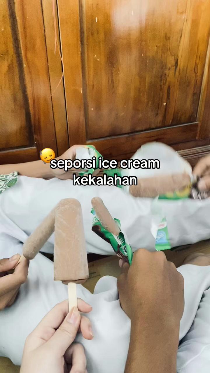 @🧟&zwj;♀️