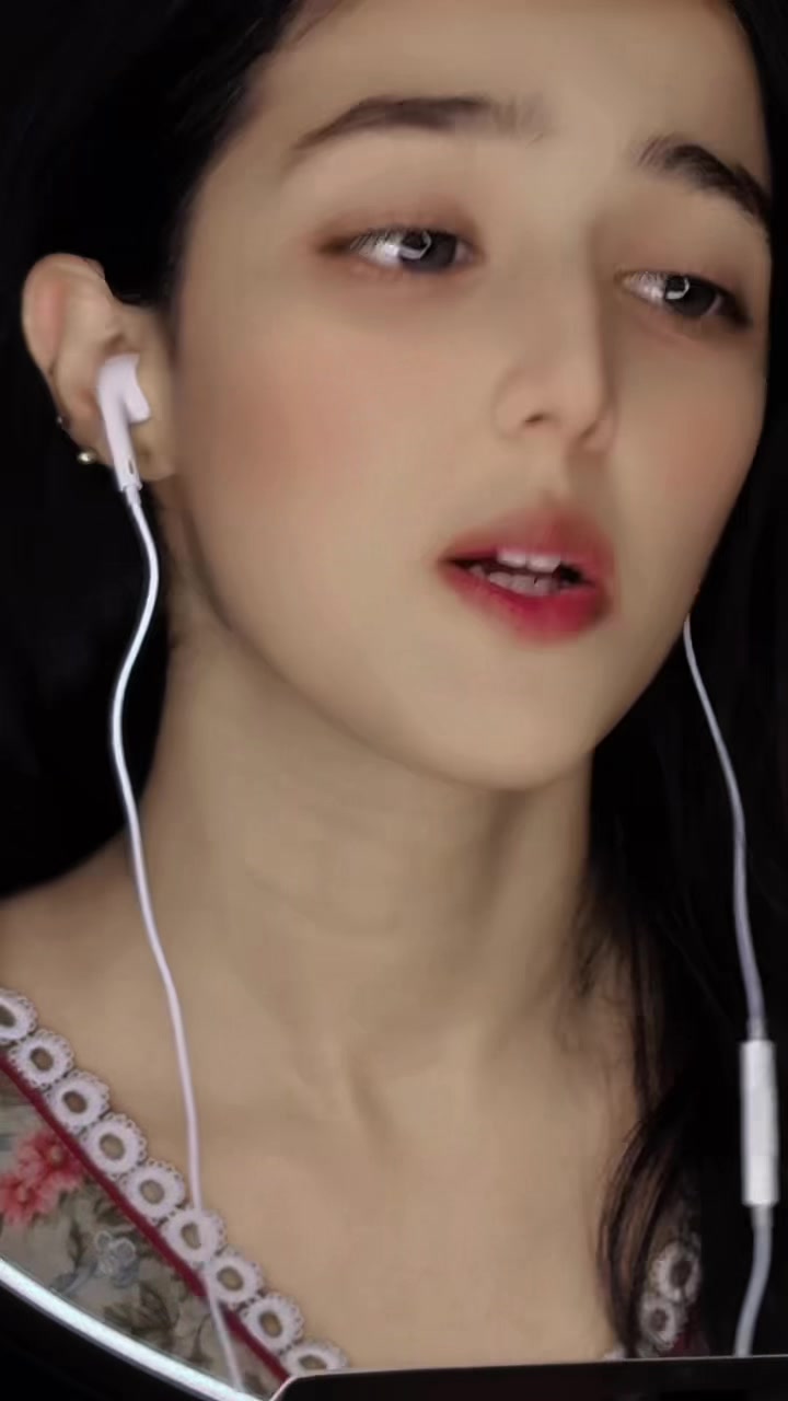 @𝕾𝖆𝖒𝖊𝖊𝖗𝖆 𝕶𝖍𝖆𝖓 🕊️