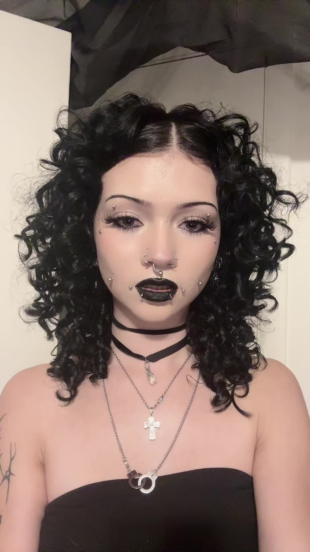 @miss.porcelain_
