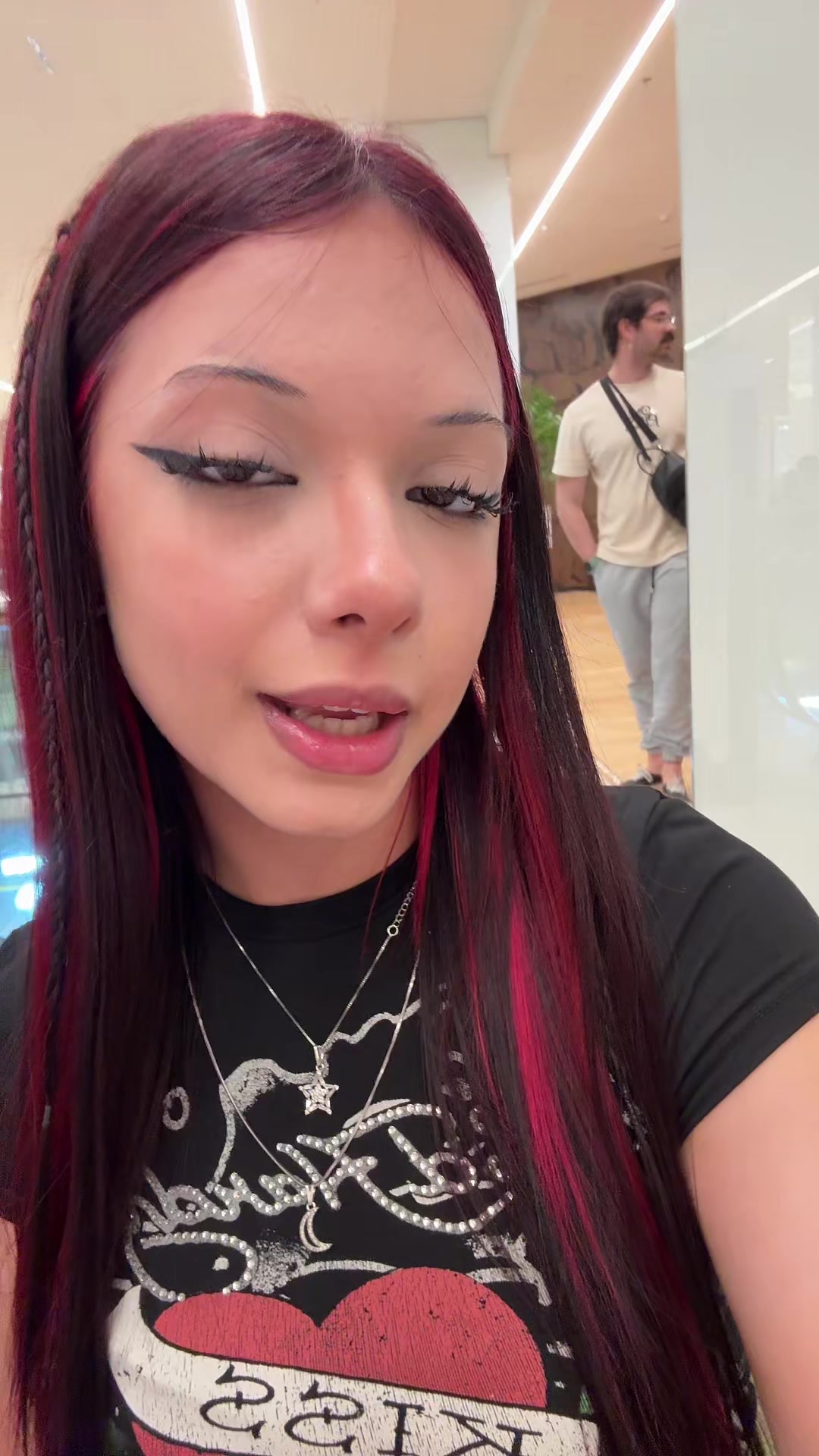 @🧛🏼♀️🦇