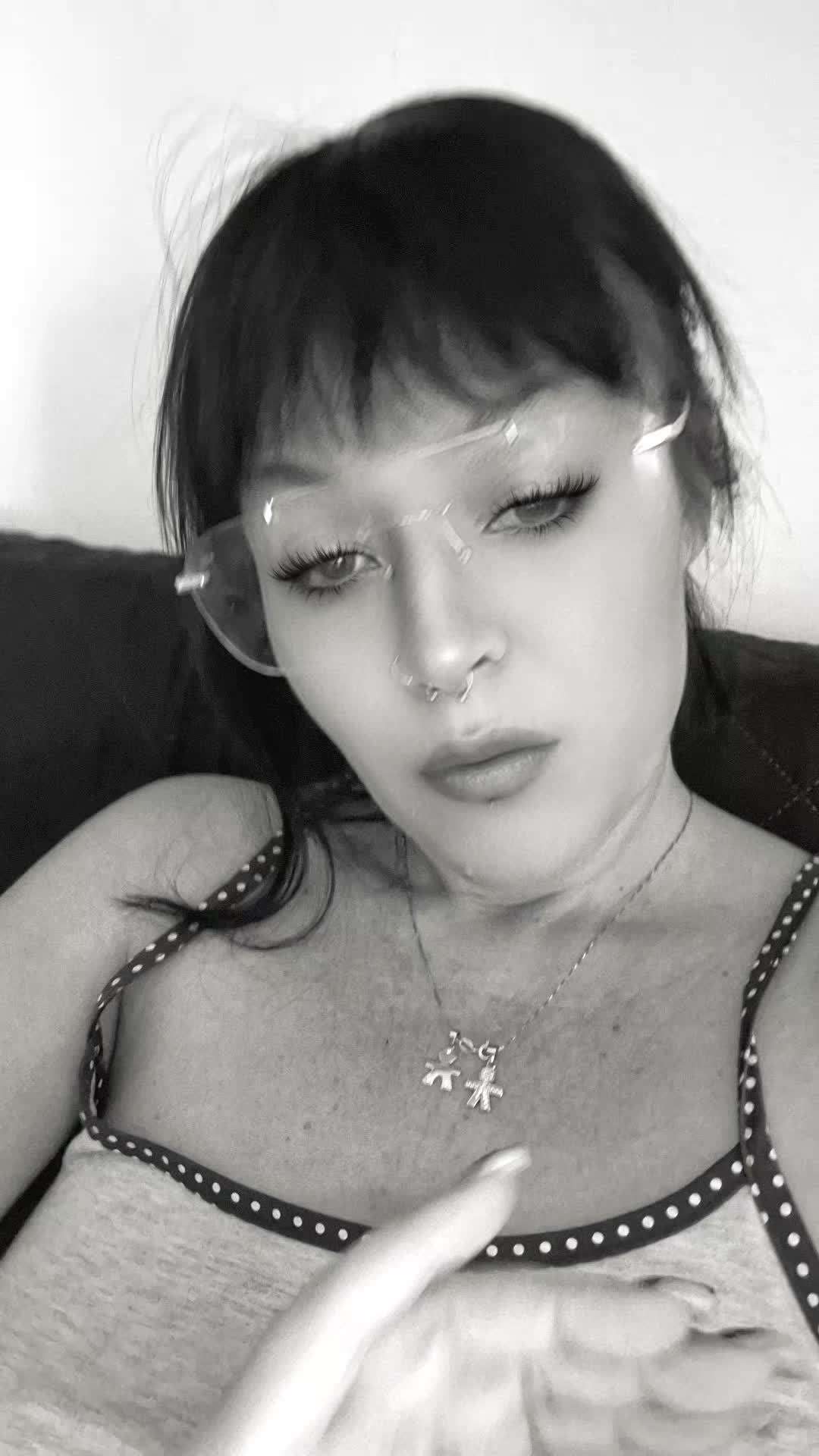 @Queen_of. The .darkness