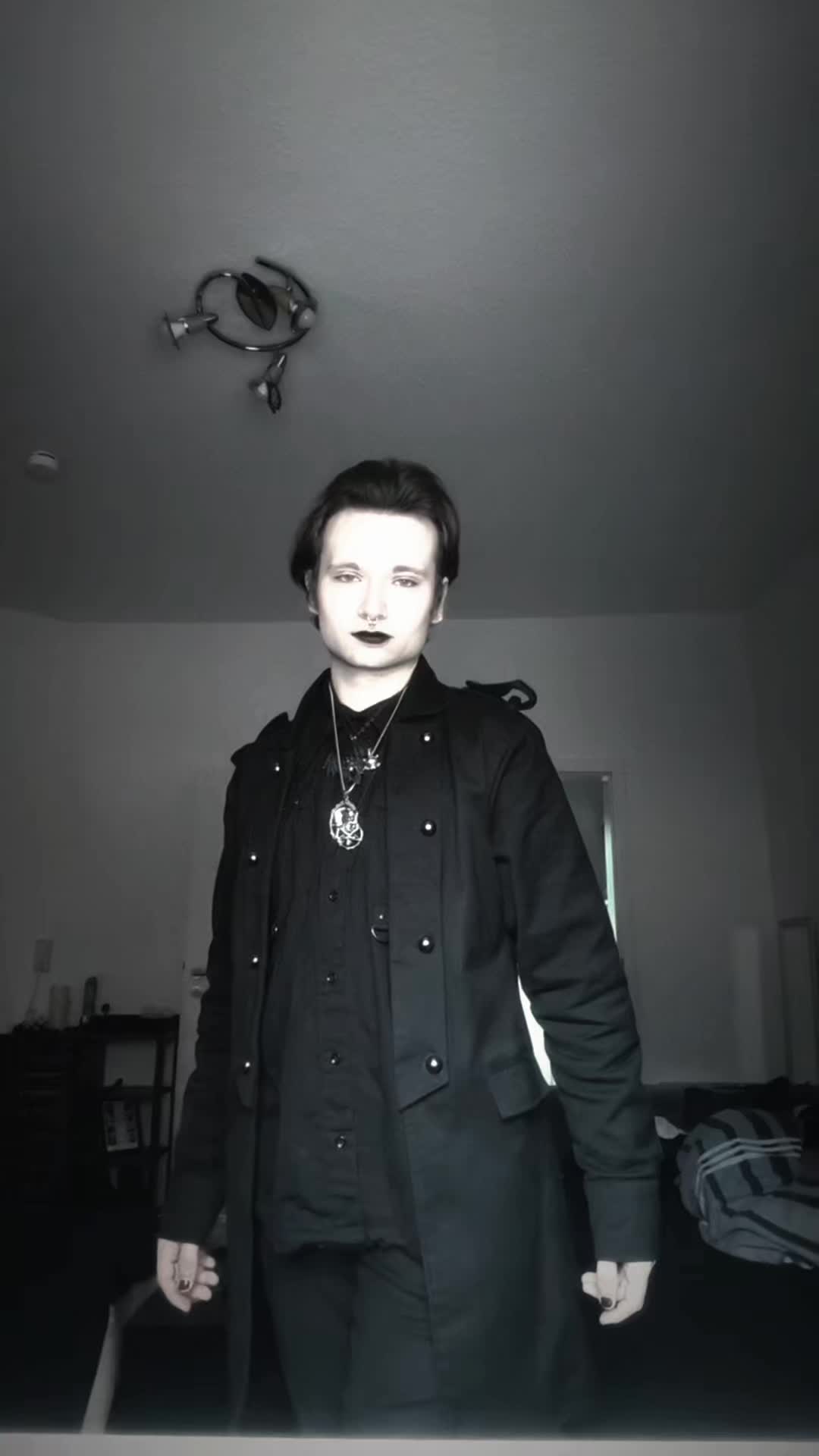 @Niklas 🖤🤘🏻