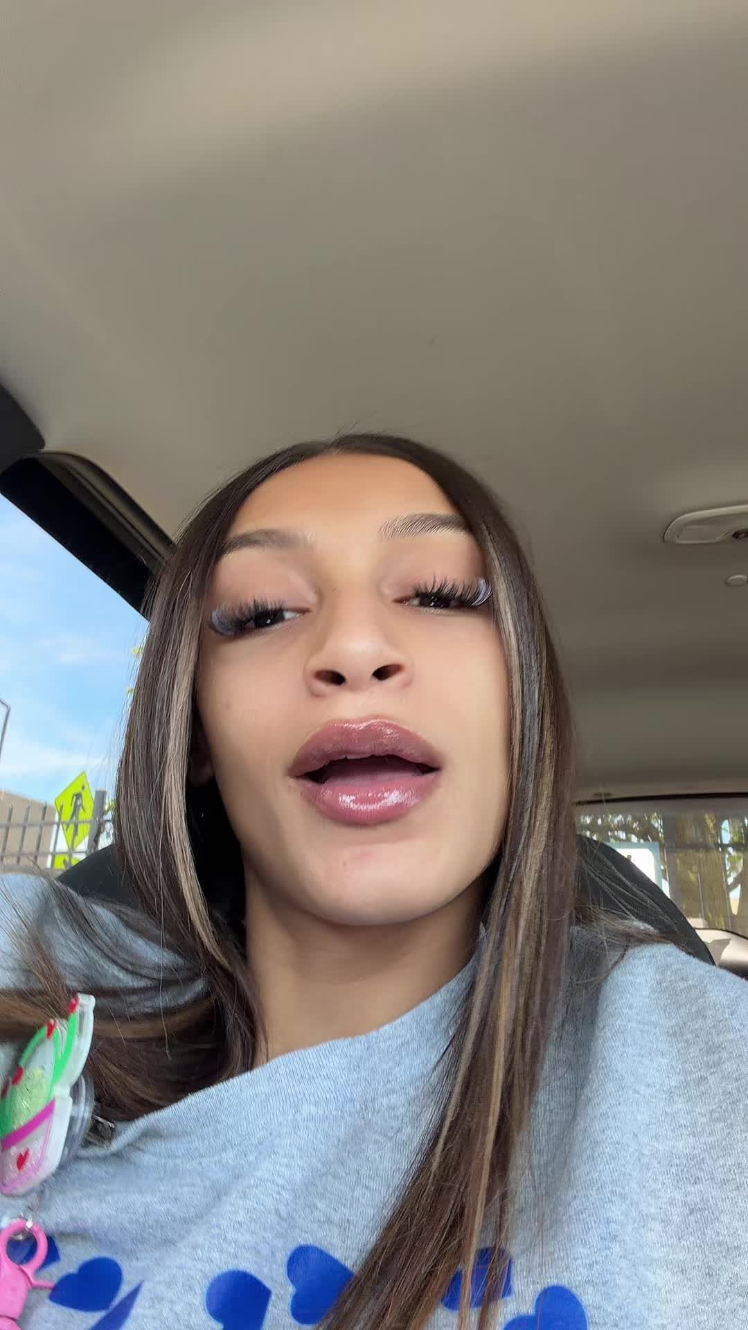 @urlocalhotweirdo