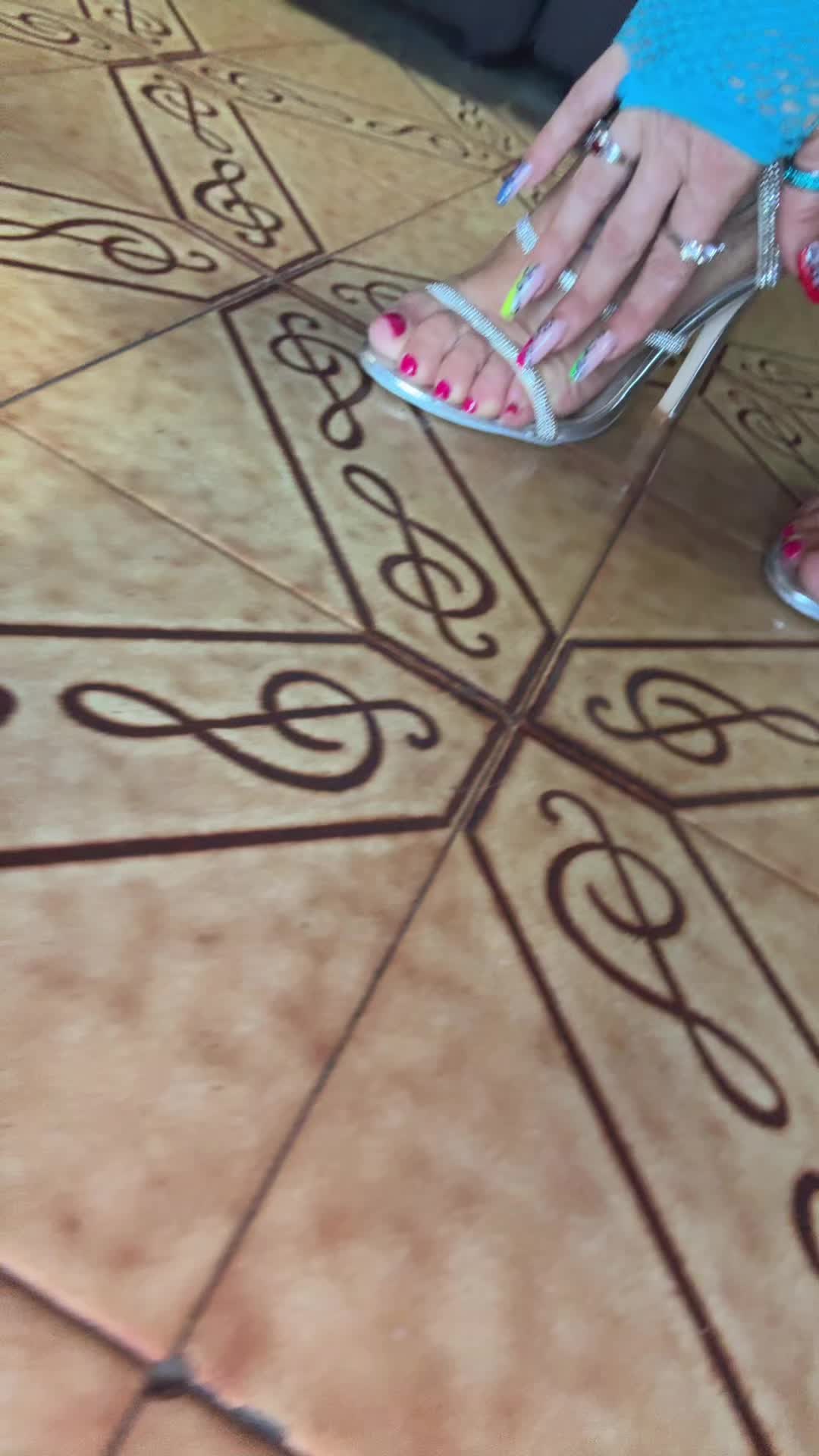 @👑