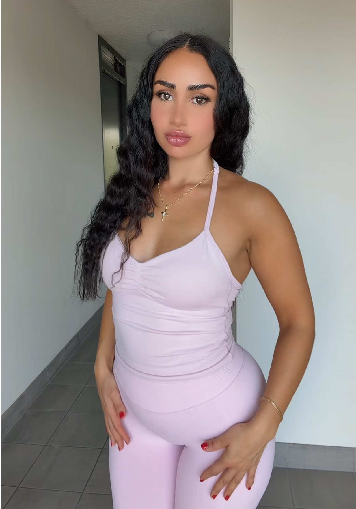 @EllxFit