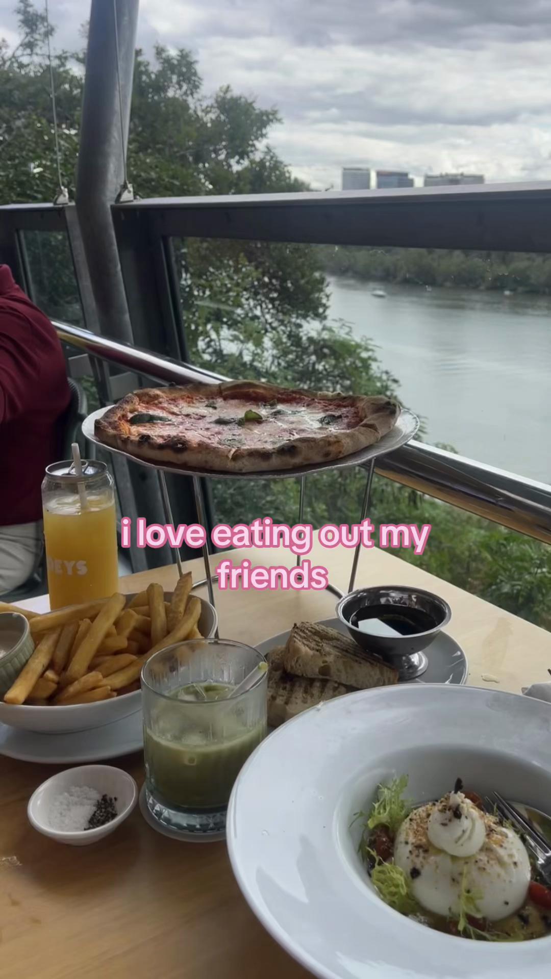 @leighlooooooo