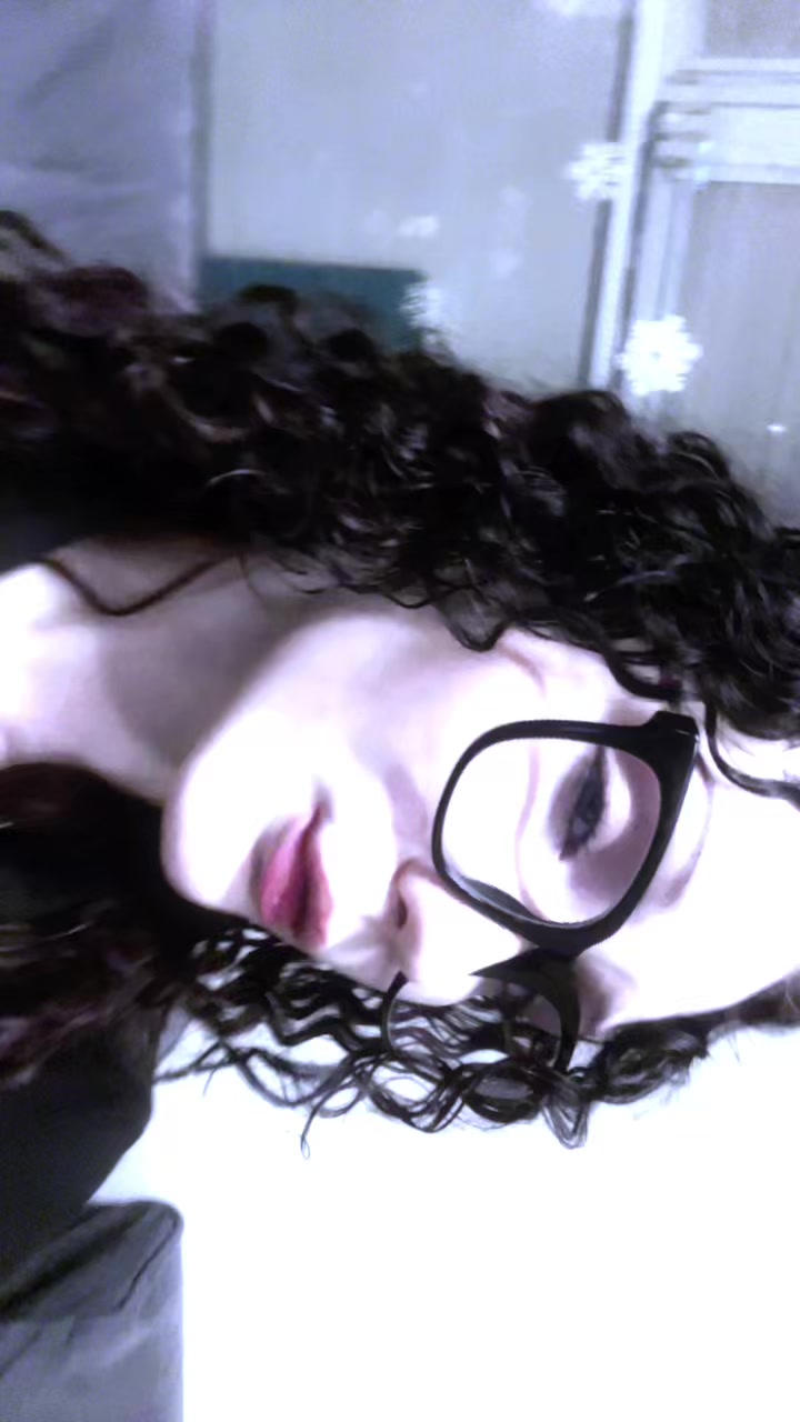 @crlysew