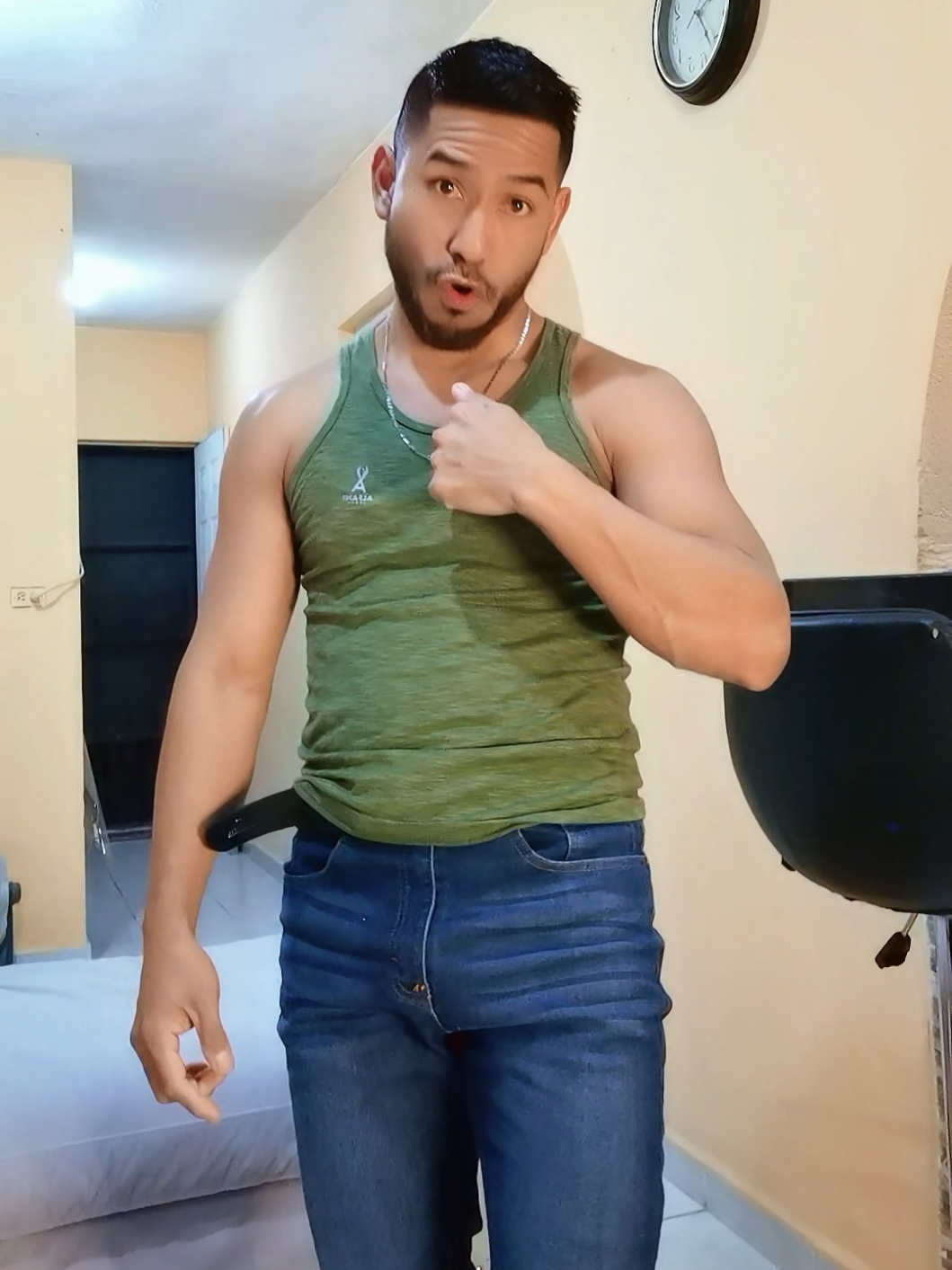 @Gil García