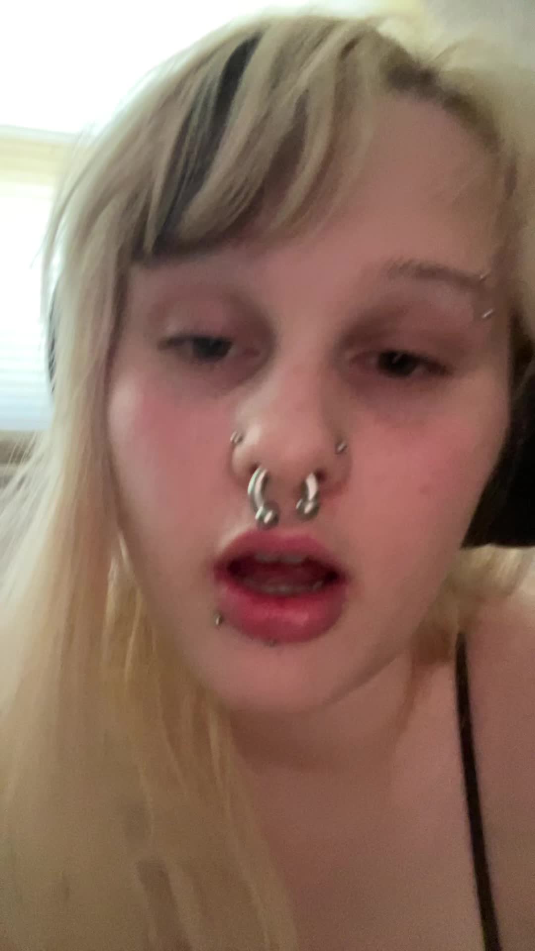 @(stella) not underboob