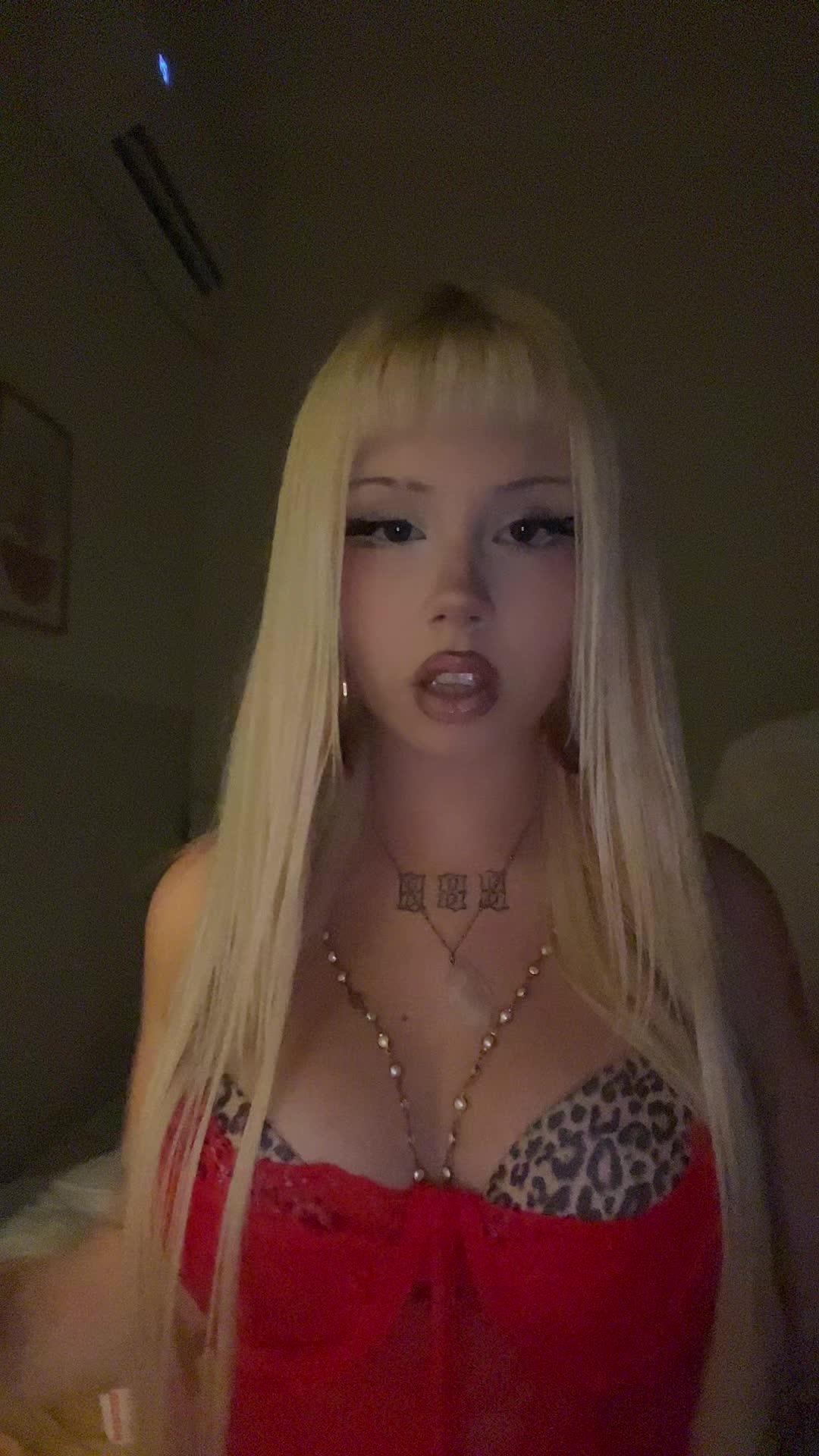 @888