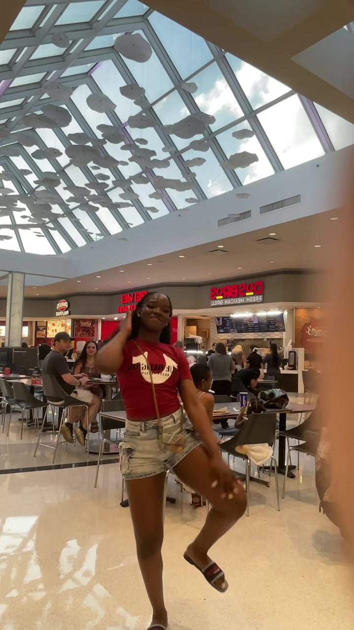 @justjanelllife