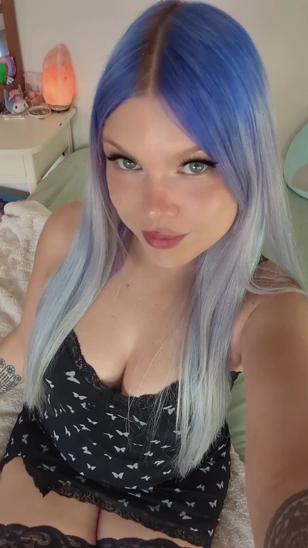 @irlWaifuGoddess