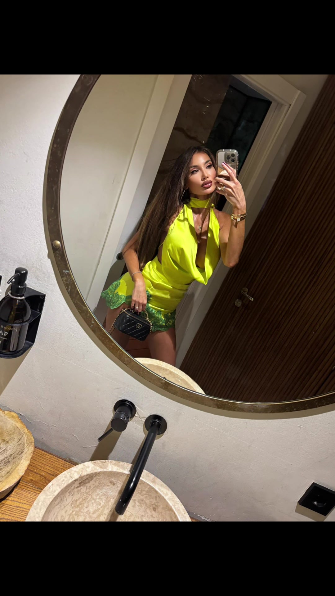 @flaviadevivo