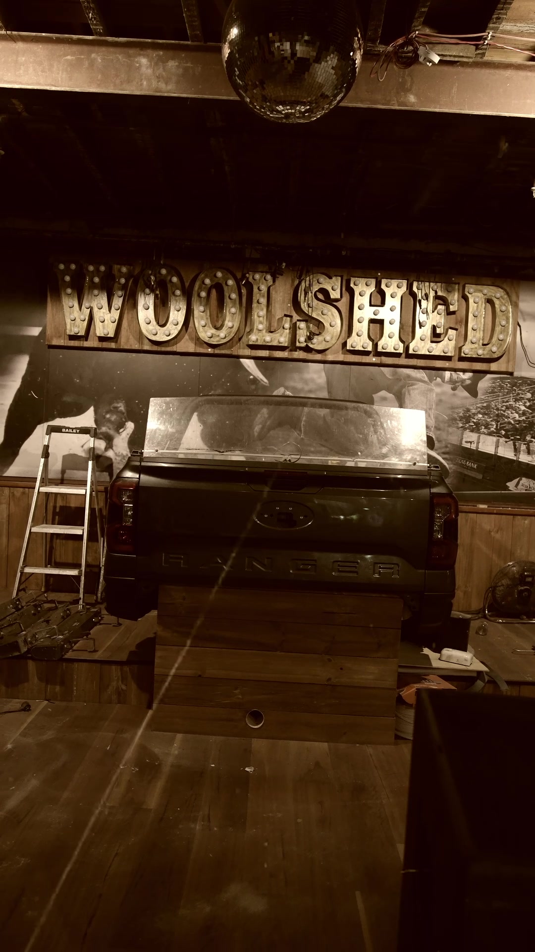 @WOOLSHED ON HINDLEY
