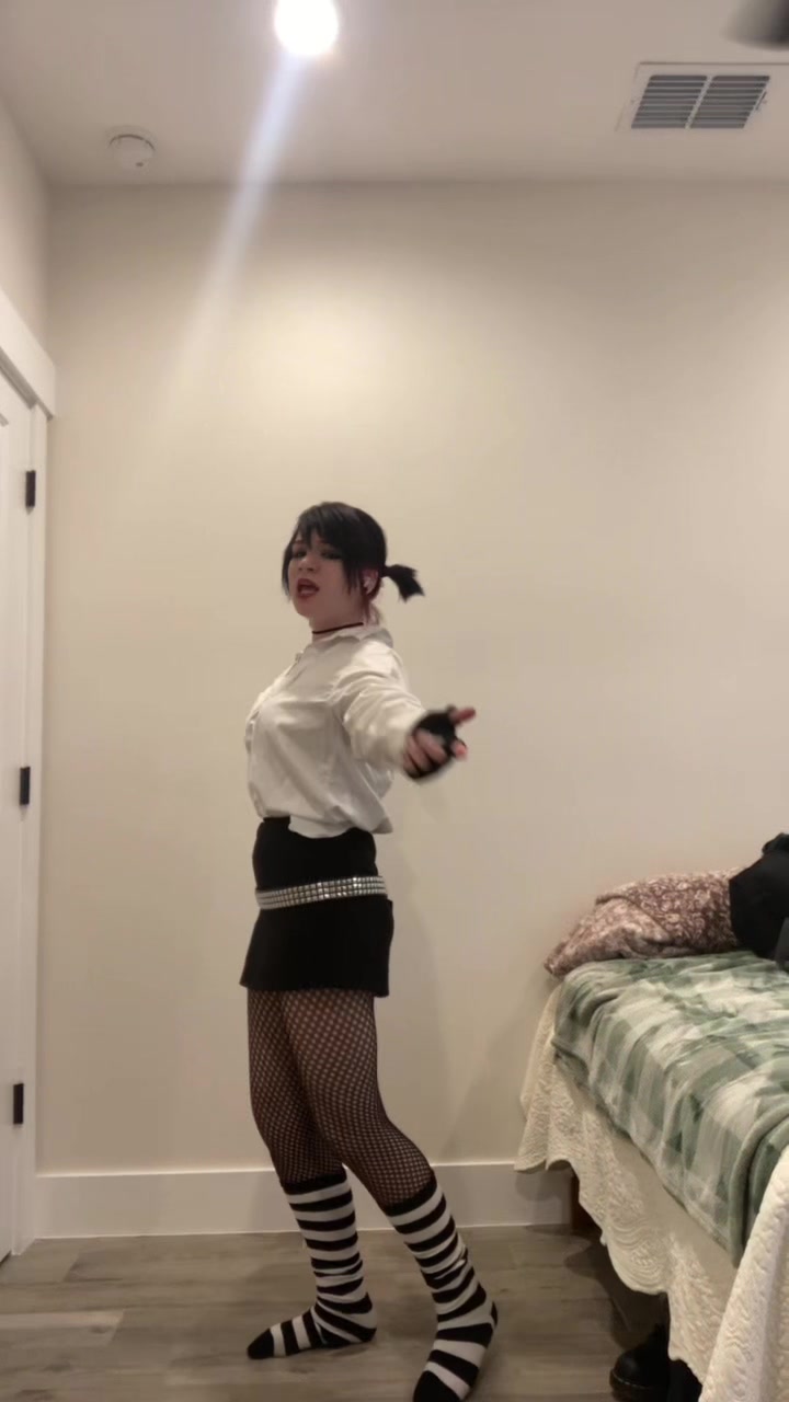 @Nella☠︎︎