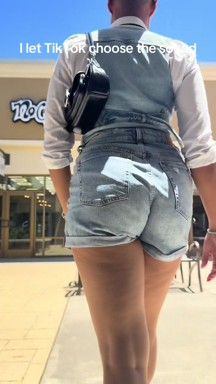@itschristyestelle