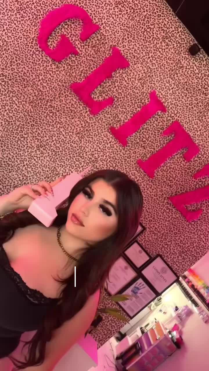 @glitzglamourr__