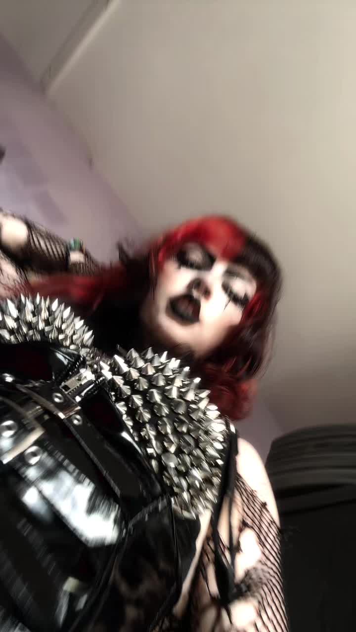 @Vampia🖤
