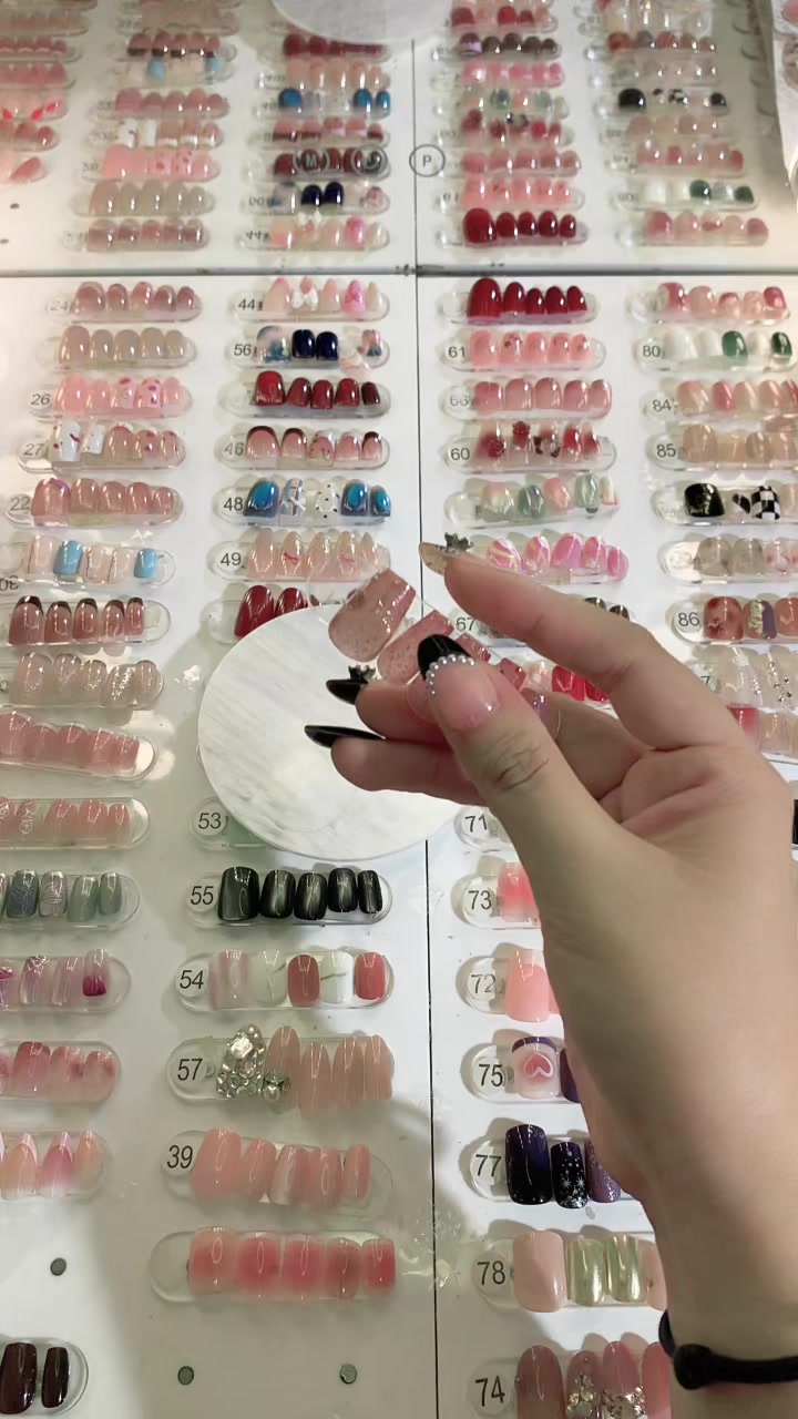 @Molly Nails Ind