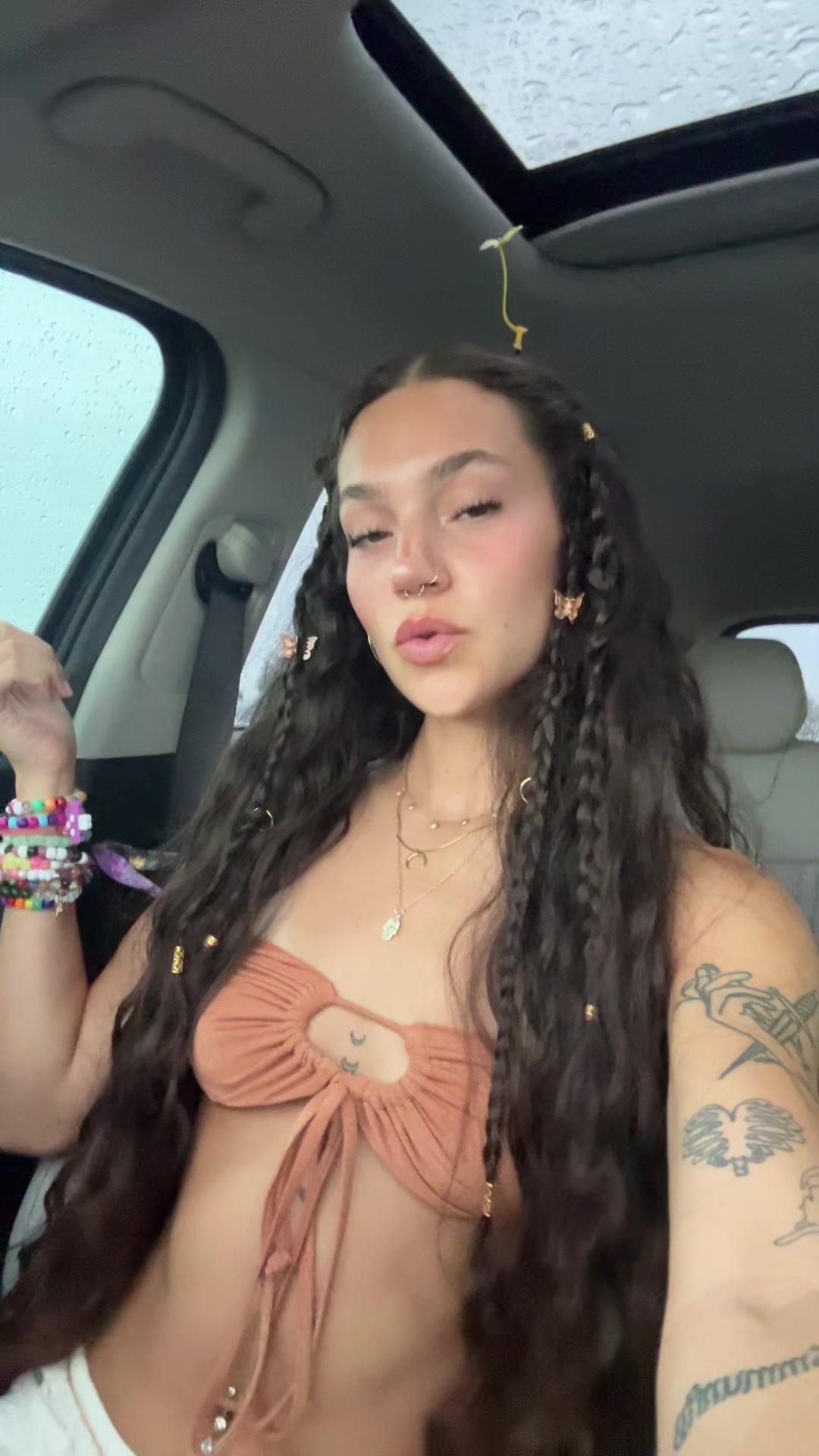 @Bella