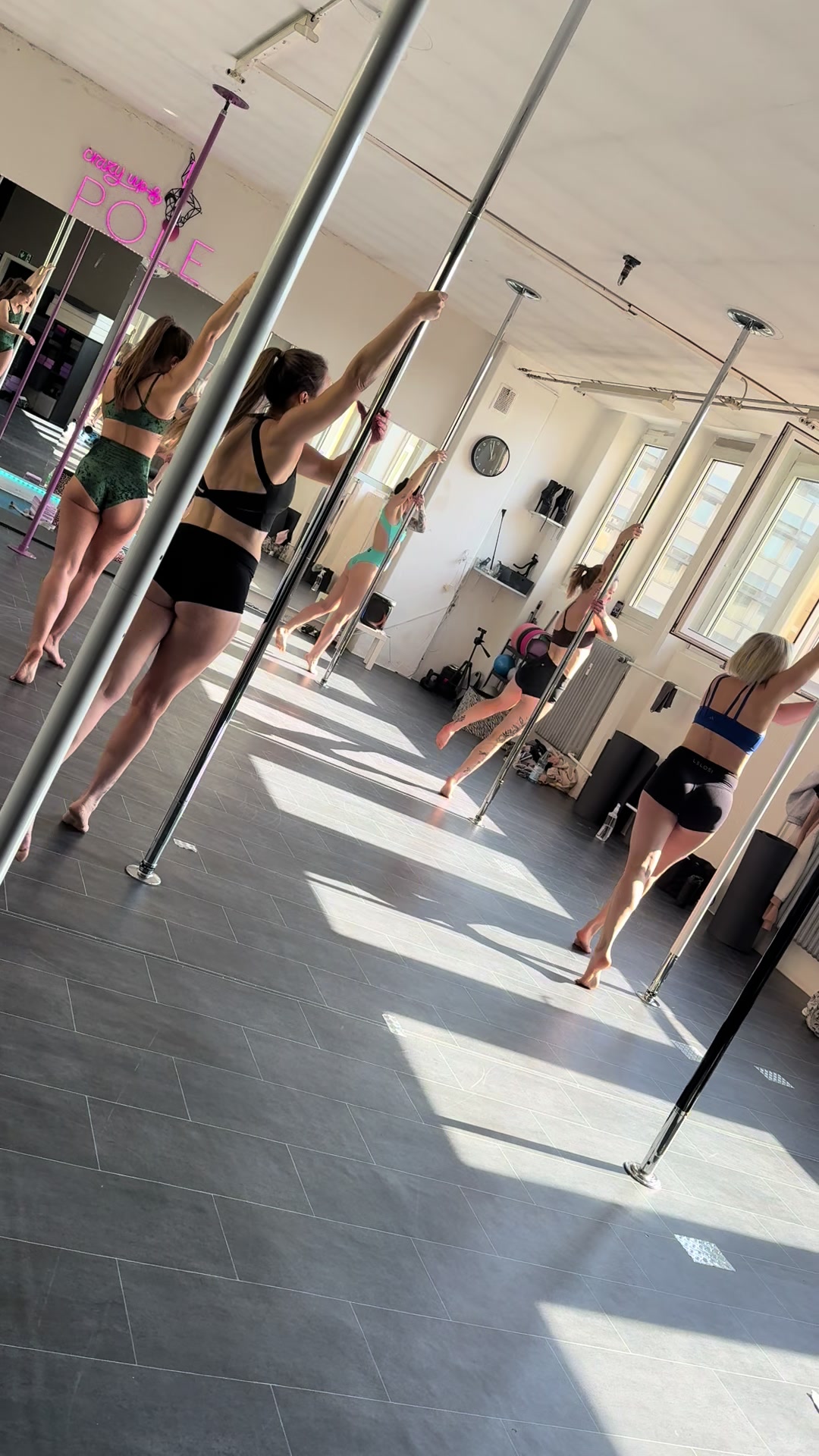@Crazy Up & POLE