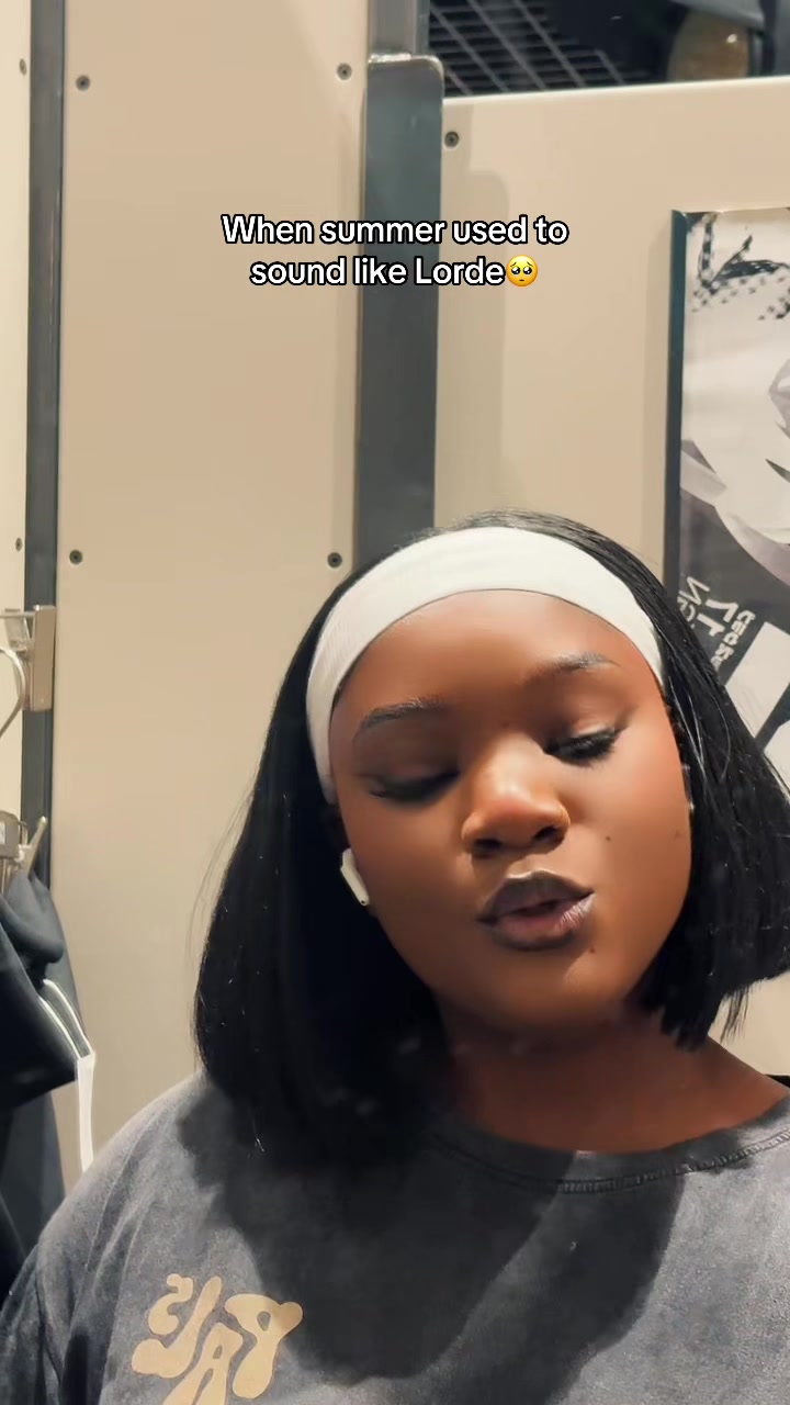 @𝒩ℴ𝓃𝓃𝓎 💋