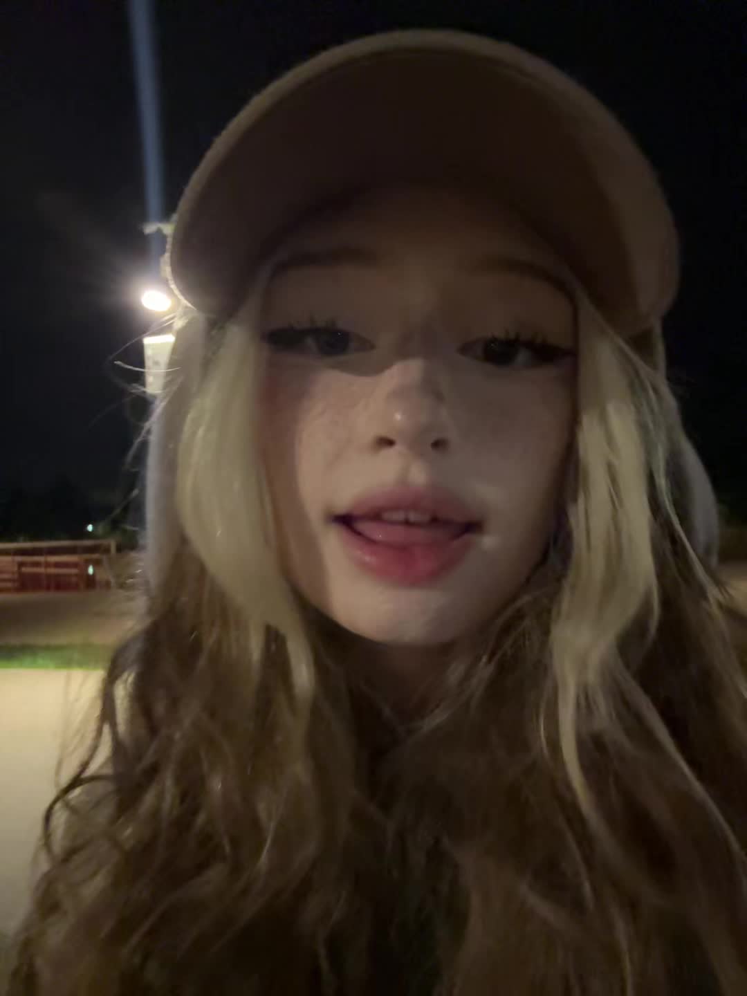 @Пчела
