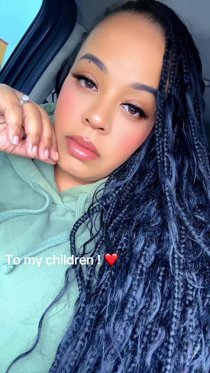 @MiMi 🎨🦋👑🦄