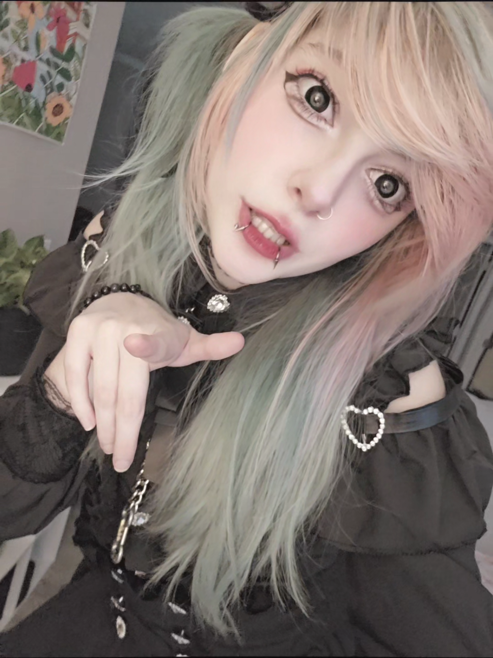 @☆-Twisty-☆ ( ´-ω・)︻┻┳══━一