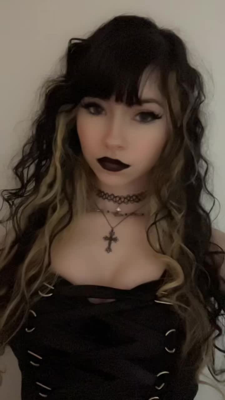 @Mae🦇