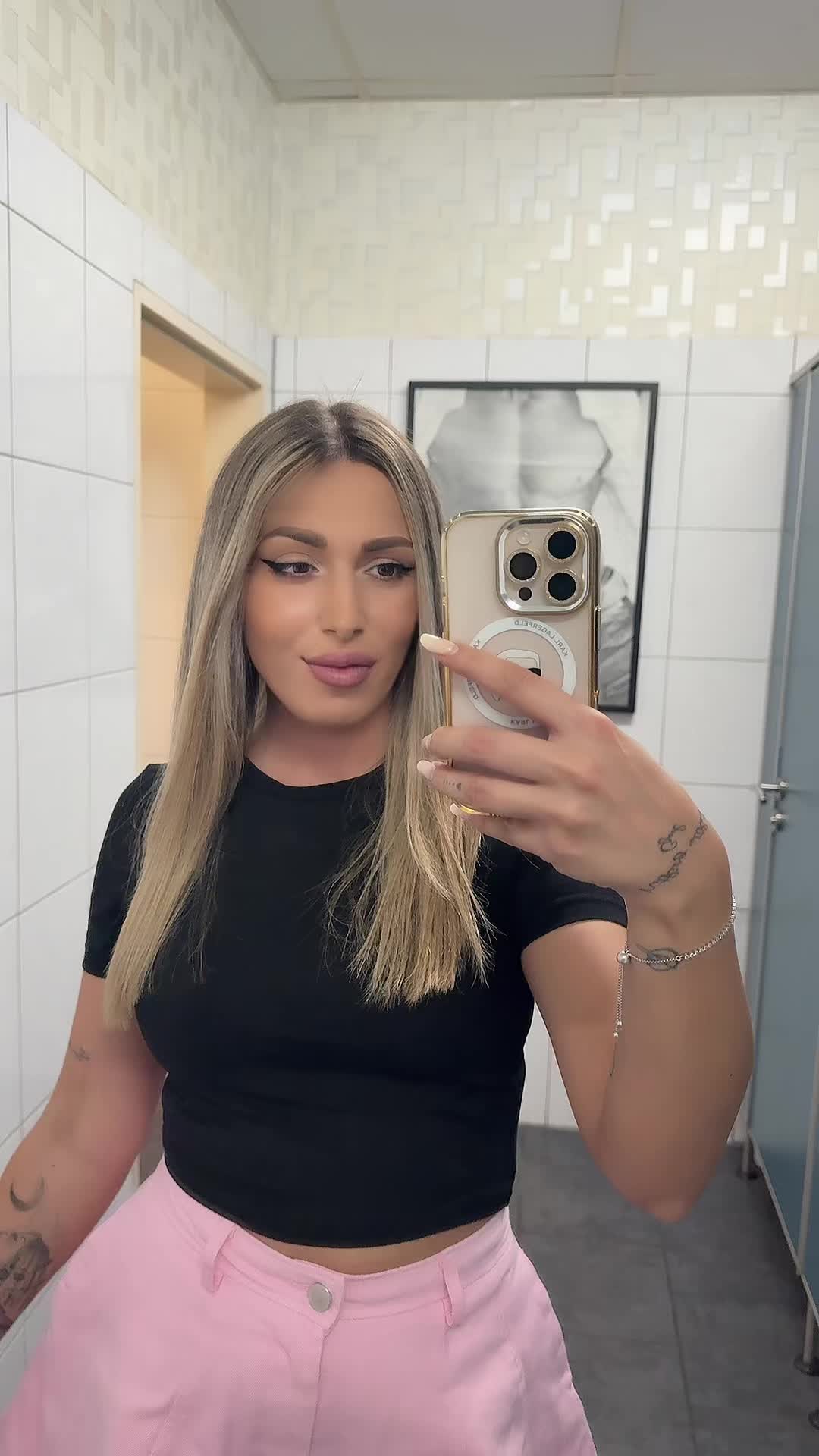 @𝔹𝕚𝕓𝕚💛💛