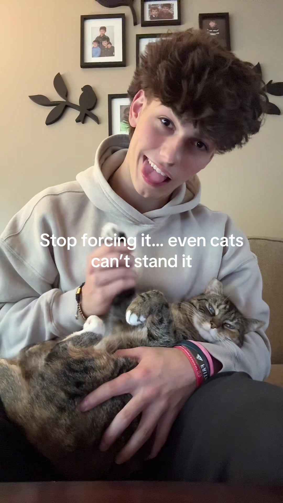 @AJ 🪿