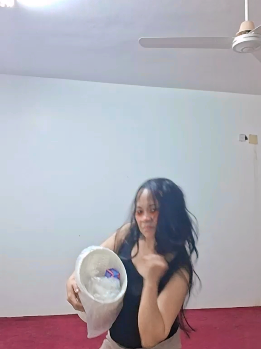@E m m z