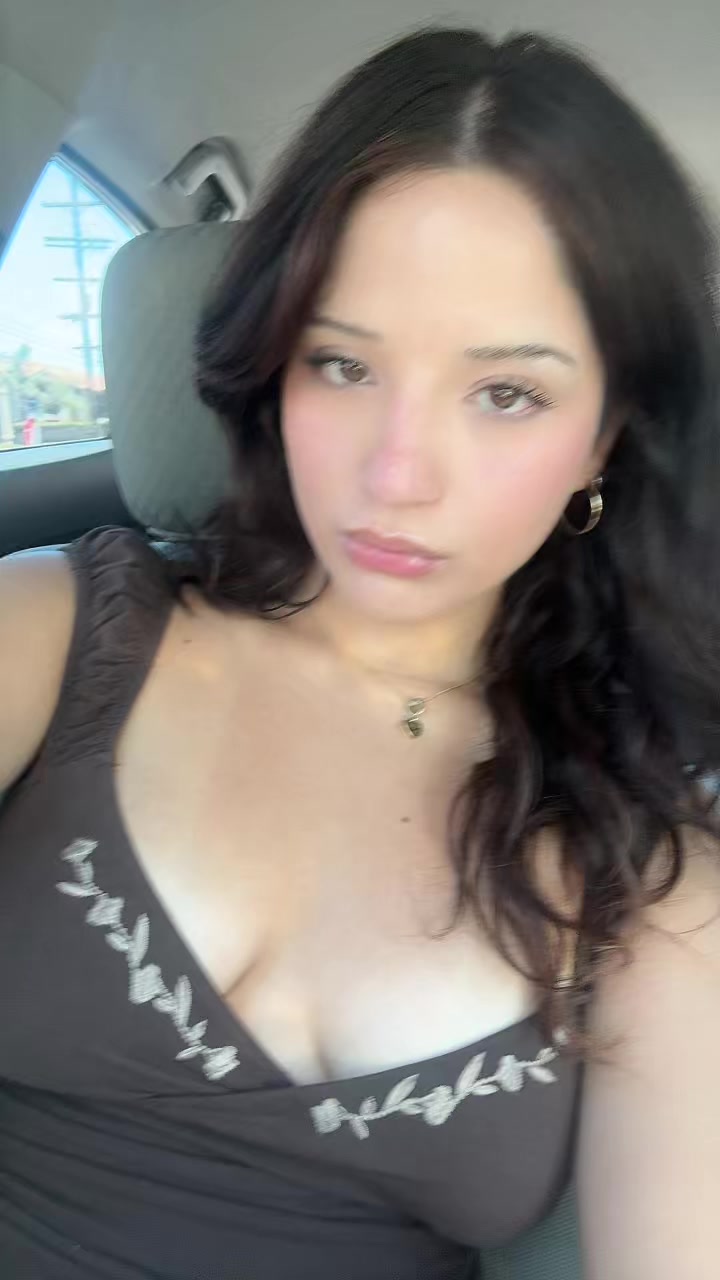 @daniela