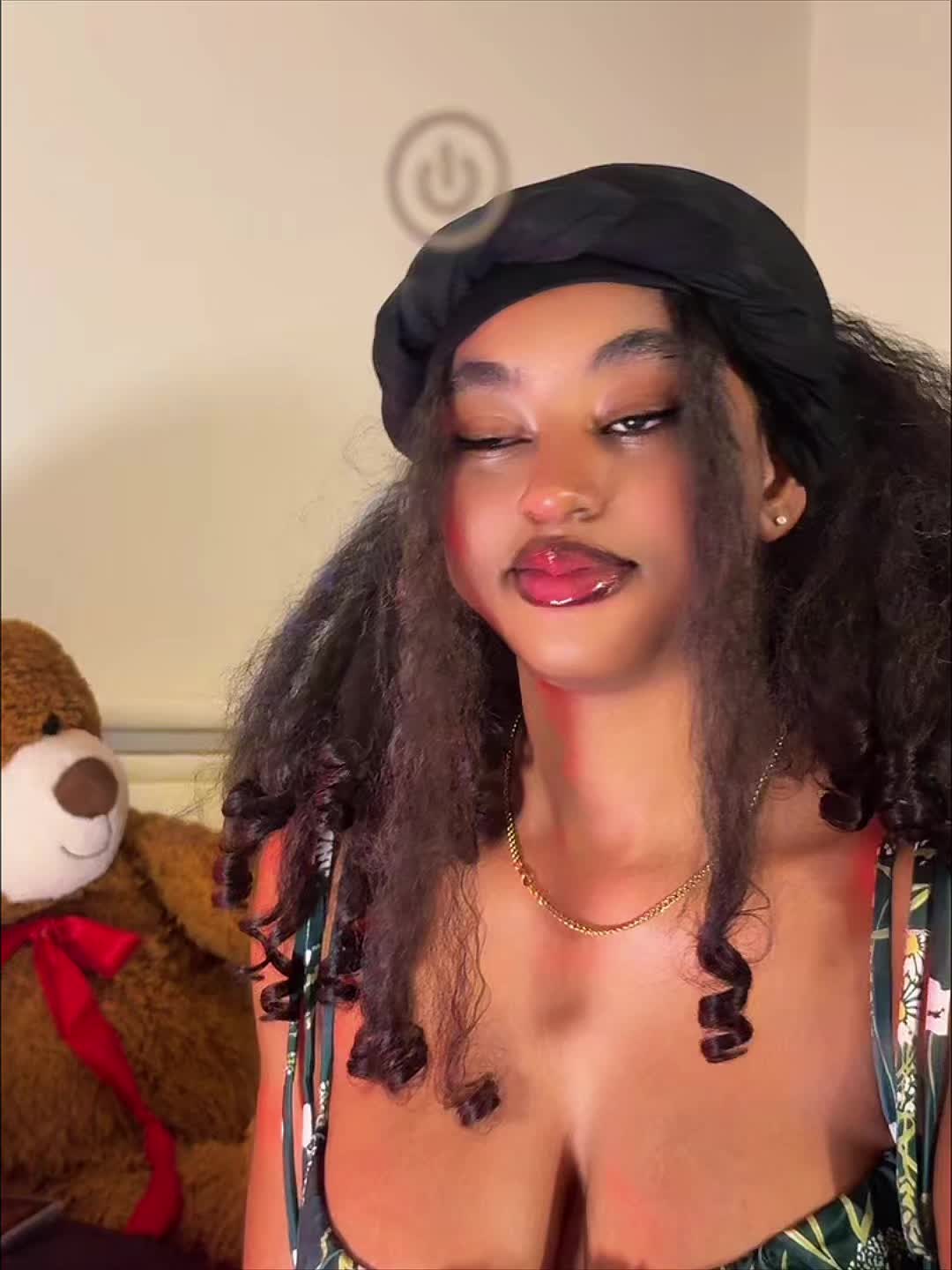 @𝒞ℴ𝒻𝒻ℯℯ𝒮𝒶𝓇𝒶𝒽☕️